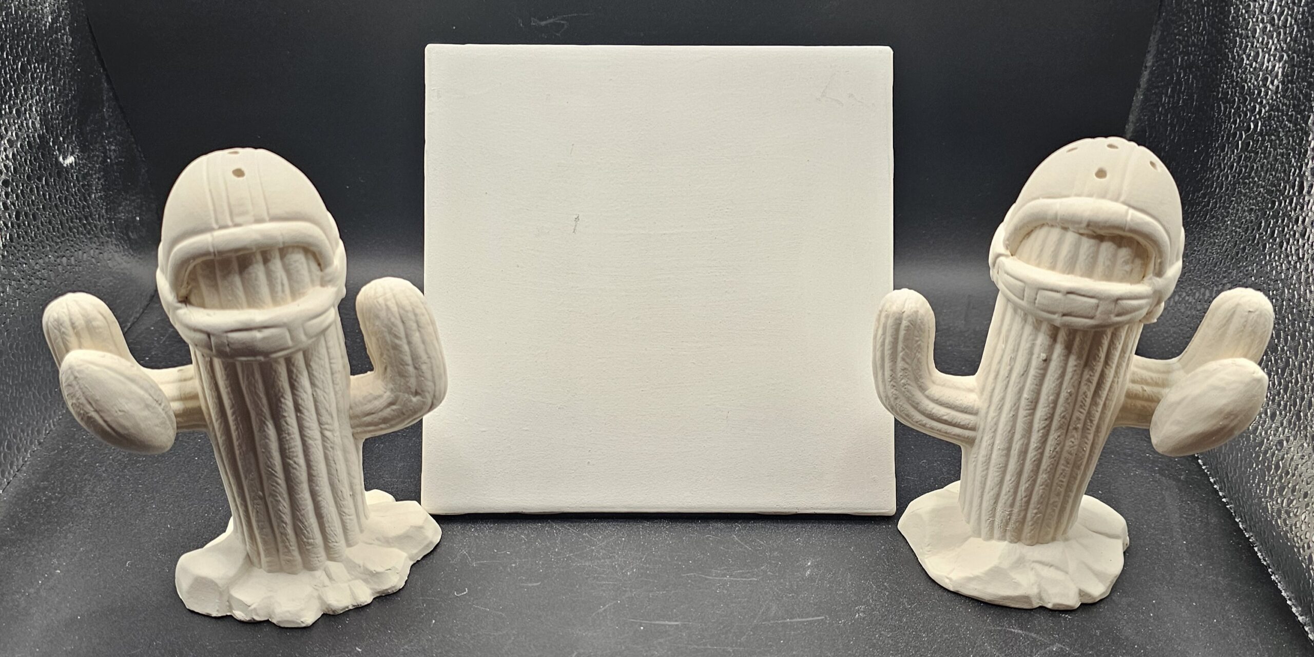 football salt and pepper with trivet